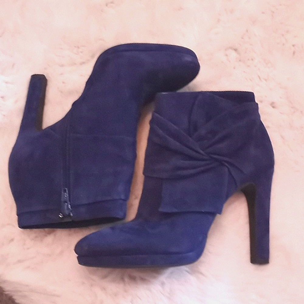 Gianni Bini, Blue suede boots